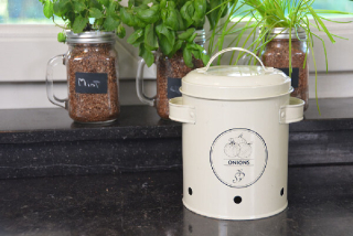 Dóza SECRETS DU POTAGER na CIBULI, velikost: 2 L, barva: krémová bílá|Esschert Design